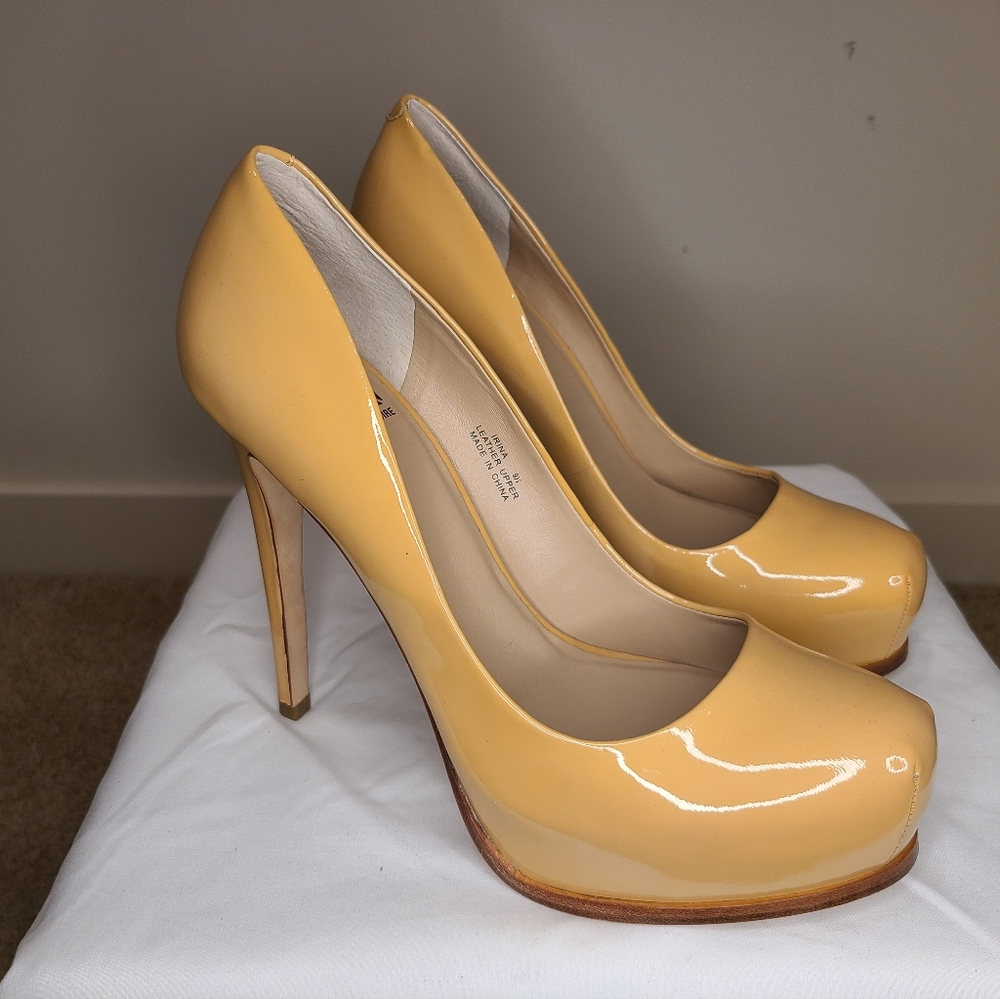 Pour La Victoire Women's IRINA CAMEL Pump Heels